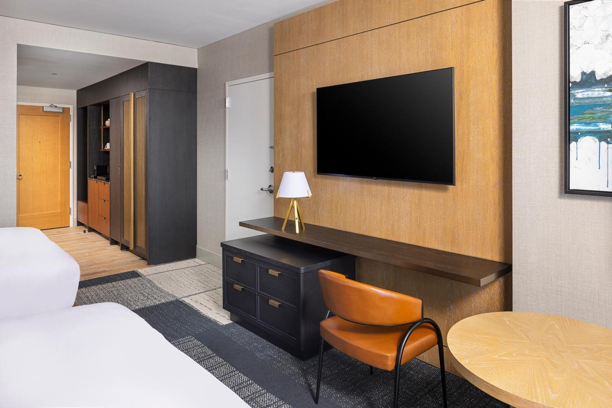 Queen Room City View Hearing Accessible